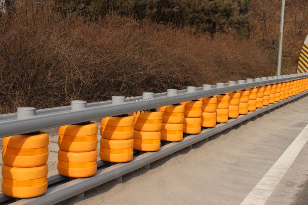 道路護(hù)欄欄桿,馬路交通護(hù)欄,馬路欄桿 道路護(hù)欄欄桿,馬路交通護(hù)欄,馬路欄桿