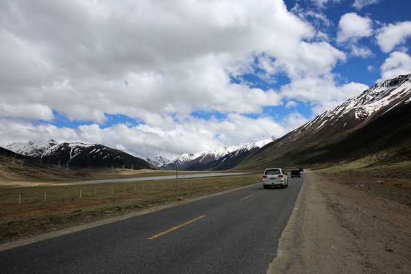 市政護欄廠家助力滇藏公路 市政護欄廠家助力滇藏公路